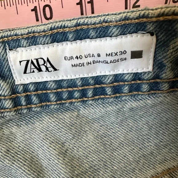 ZARA High-Waisted Mom Jeans Light Wash Denim - Picture 2 of 8
